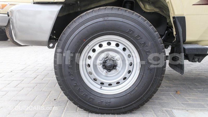 Big with watermark toyota land cruiser estuaire import dubai 6026