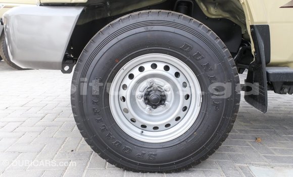 Acheter Import Voiture Toyota Land Cruiser Beige à Import - Dubai, Estuaire Acheter Import Voiture Toyota Land Cruiser Beige à Import - Dubai, Estuaire