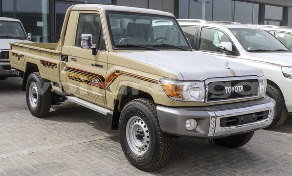 Acheter Import Voiture Toyota Land Cruiser Beige à Import - Dubai, Estuaire Acheter Import Voiture Toyota Land Cruiser Beige à Import - Dubai, Estuaire