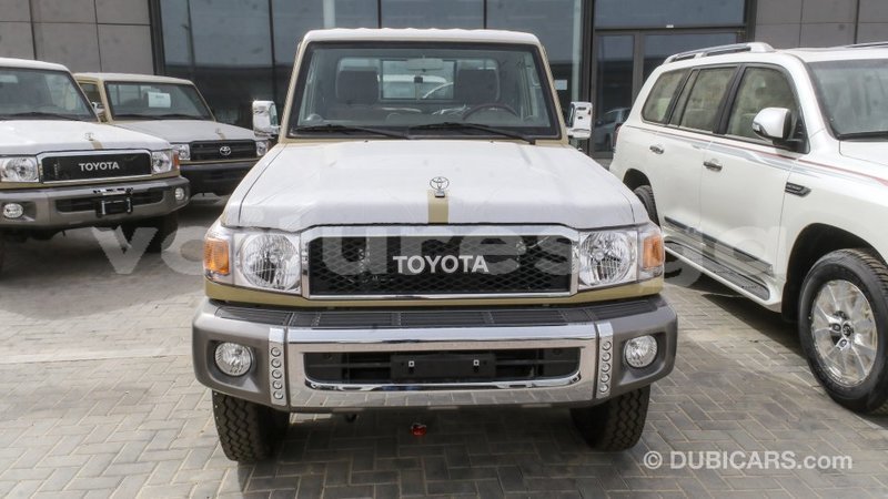 Big with watermark toyota land cruiser estuaire import dubai 6027