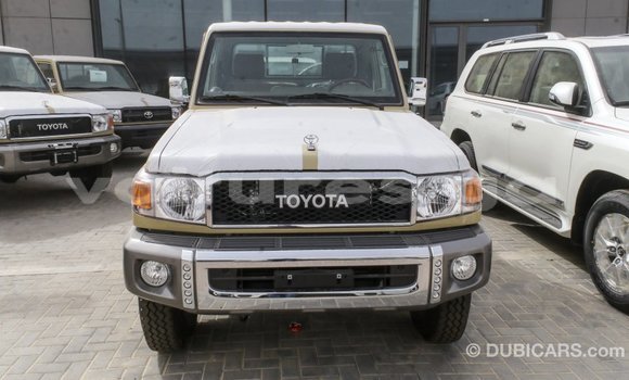Acheter Import Voiture Toyota Land Cruiser Beige à Import - Dubai, Estuaire Acheter Import Voiture Toyota Land Cruiser Beige à Import - Dubai, Estuaire