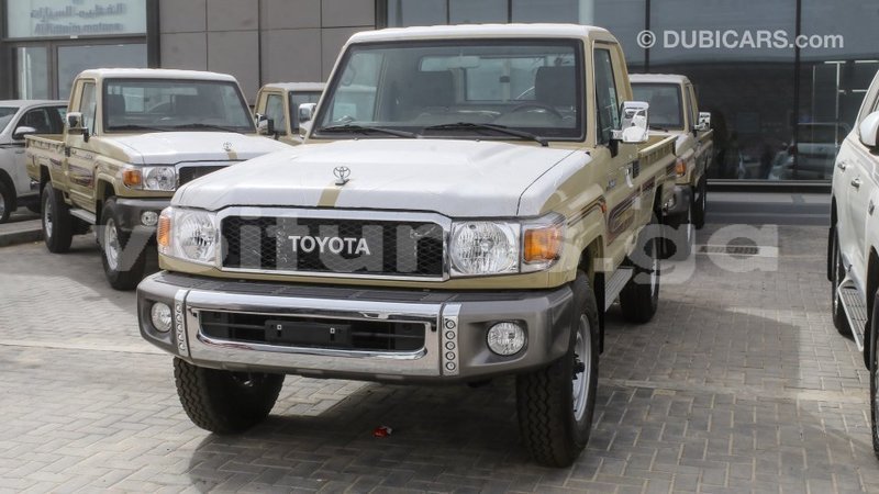 Big with watermark toyota land cruiser estuaire import dubai 6027