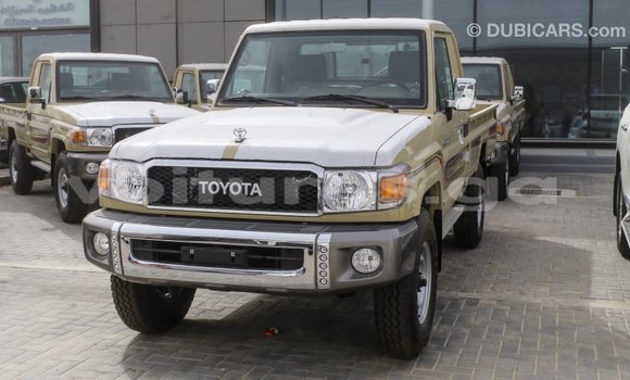 Acheter Import Voiture Toyota Land Cruiser Beige à Import - Dubai, Estuaire Acheter Import Voiture Toyota Land Cruiser Beige à Import - Dubai, Estuaire