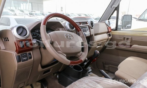 Acheter Import Voiture Toyota Land Cruiser Beige à Import - Dubai, Estuaire Acheter Import Voiture Toyota Land Cruiser Beige à Import - Dubai, Estuaire