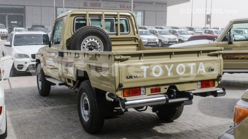 Big with watermark toyota land cruiser estuaire import dubai 6027