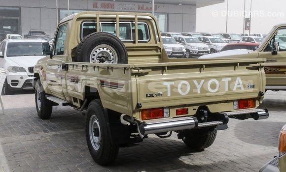 Acheter Import Voiture Toyota Land Cruiser Beige à Import - Dubai, Estuaire Acheter Import Voiture Toyota Land Cruiser Beige à Import - Dubai, Estuaire