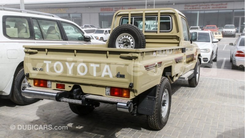 Big with watermark toyota land cruiser estuaire import dubai 6027