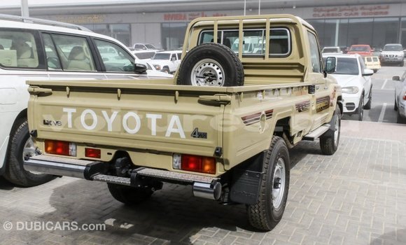 Acheter Import Voiture Toyota Land Cruiser Beige à Import - Dubai, Estuaire Acheter Import Voiture Toyota Land Cruiser Beige à Import - Dubai, Estuaire