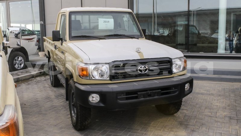 Big with watermark toyota land cruiser estuaire import dubai 6028