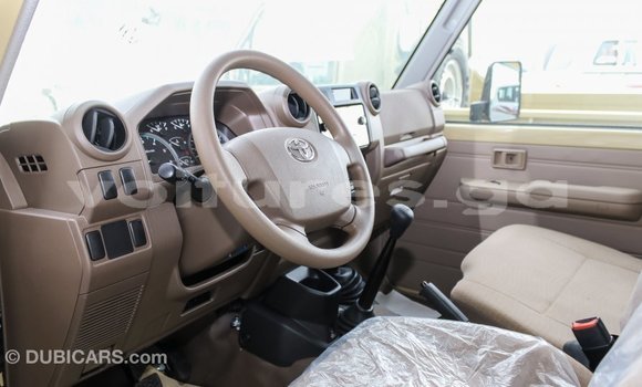Acheter Import Voiture Toyota Land Cruiser Beige à Import - Dubai, Estuaire Acheter Import Voiture Toyota Land Cruiser Beige à Import - Dubai, Estuaire