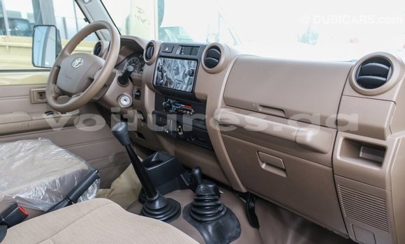 Acheter Import Voiture Toyota Land Cruiser Beige à Import - Dubai, Estuaire Acheter Import Voiture Toyota Land Cruiser Beige à Import - Dubai, Estuaire