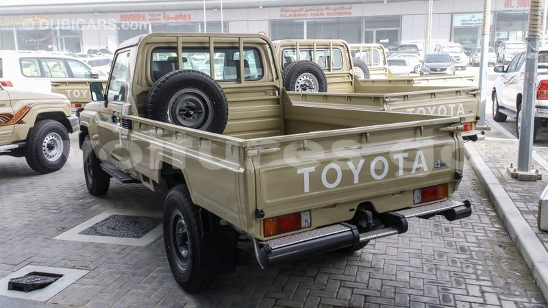 Big with watermark toyota land cruiser estuaire import dubai 6028