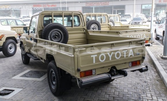 Acheter Import Voiture Toyota Land Cruiser Beige à Import - Dubai, Estuaire Acheter Import Voiture Toyota Land Cruiser Beige à Import - Dubai, Estuaire