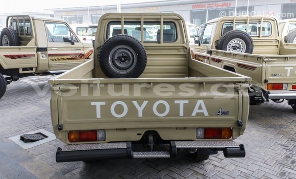 Acheter Import Voiture Toyota Land Cruiser Beige à Import - Dubai, Estuaire Acheter Import Voiture Toyota Land Cruiser Beige à Import - Dubai, Estuaire