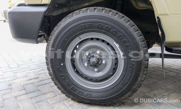 Acheter Import Voiture Toyota Land Cruiser Beige à Import - Dubai, Estuaire Acheter Import Voiture Toyota Land Cruiser Beige à Import - Dubai, Estuaire