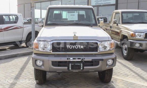 Acheter Import Voiture Toyota Land Cruiser Beige à Import - Dubai, Estuaire Acheter Import Voiture Toyota Land Cruiser Beige à Import - Dubai, Estuaire