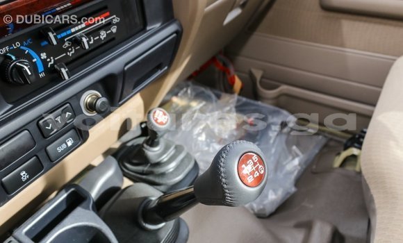 Acheter Import Voiture Toyota Land Cruiser Beige à Import - Dubai, Estuaire Acheter Import Voiture Toyota Land Cruiser Beige à Import - Dubai, Estuaire