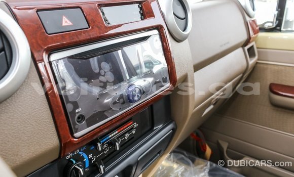 Acheter Import Voiture Toyota Land Cruiser Beige à Import - Dubai, Estuaire Acheter Import Voiture Toyota Land Cruiser Beige à Import - Dubai, Estuaire