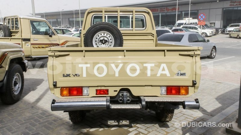 Big with watermark toyota land cruiser estuaire import dubai 6029