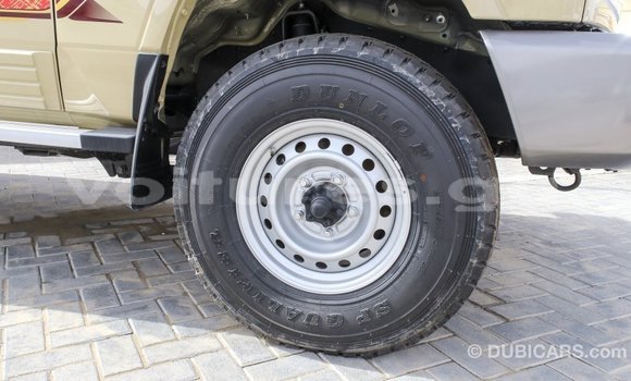 Acheter Import Voiture Toyota Land Cruiser Beige à Import - Dubai, Estuaire Acheter Import Voiture Toyota Land Cruiser Beige à Import - Dubai, Estuaire