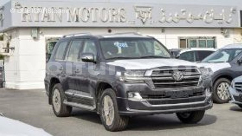 Big with watermark toyota land cruiser estuary import dubai 6030