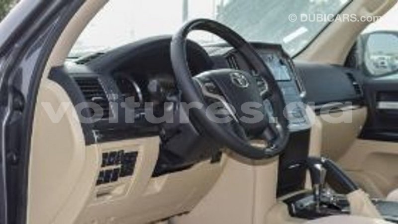 Big with watermark toyota land cruiser estuary import dubai 6030