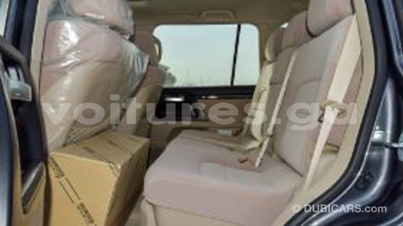 Big with watermark toyota land cruiser estuaire import dubai 6030