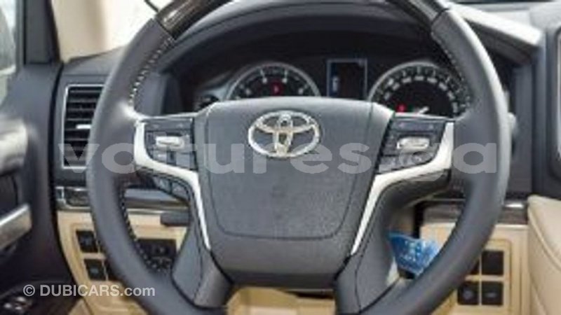 Big with watermark toyota land cruiser estuaire import dubai 6030