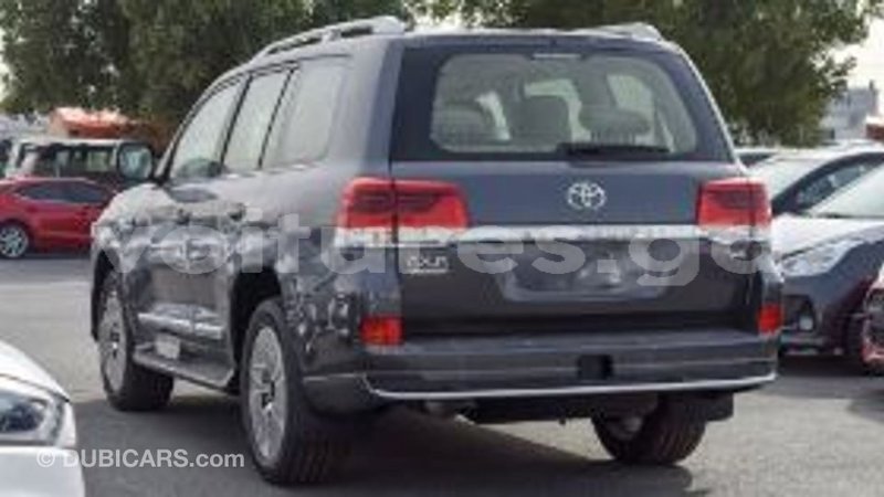 Big with watermark toyota land cruiser estuary import dubai 6030