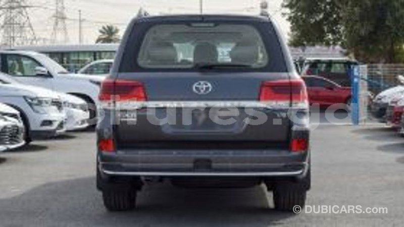 Big with watermark toyota land cruiser estuaire import dubai 6030