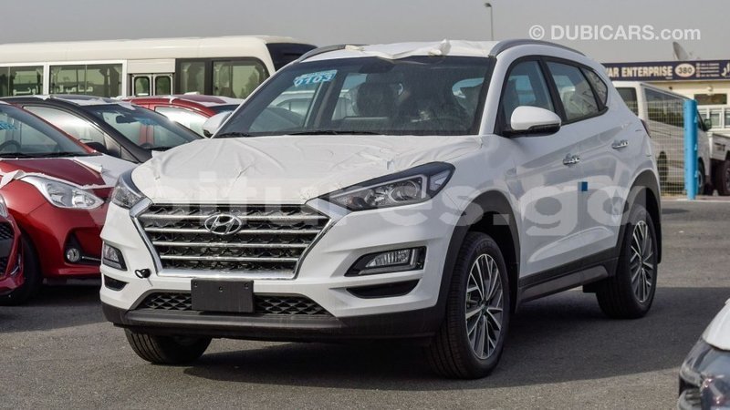 Big with watermark hyundai tucson estuaire import dubai 6032