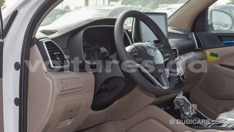 Big with watermark hyundai tucson estuaire import dubai 6032