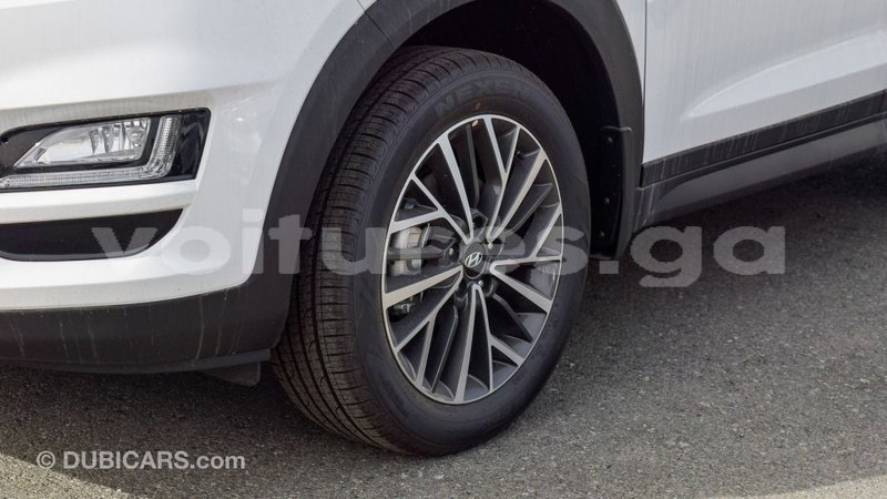 Big with watermark hyundai tucson estuaire import dubai 6032