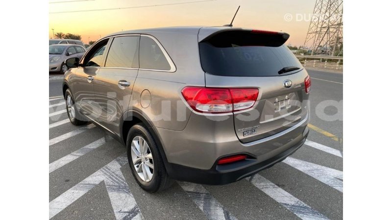 Big with watermark kia sorento estuaire import dubai 6033