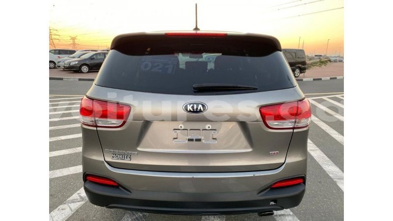 Big with watermark kia sorento estuaire import dubai 6033