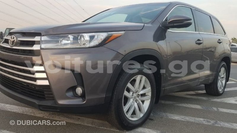 Big with watermark toyota highlander estuaire import dubai 6034