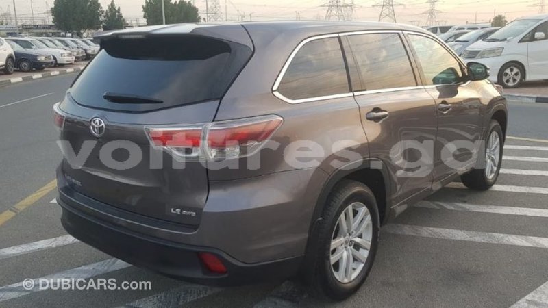 Big with watermark toyota highlander estuaire import dubai 6034