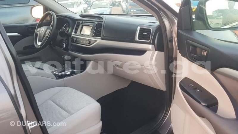 Big with watermark toyota highlander estuaire import dubai 6034