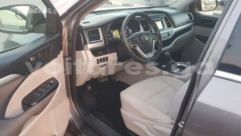 Big with watermark toyota highlander estuaire import dubai 6034