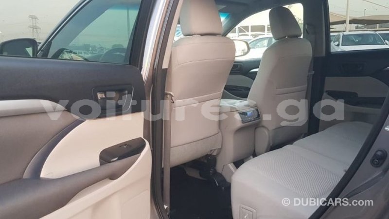 Big with watermark toyota highlander estuaire import dubai 6034