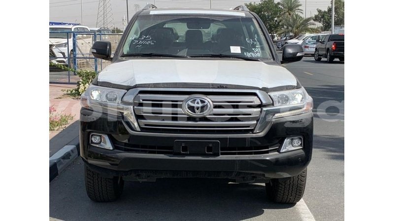 Big with watermark toyota land cruiser estuaire import dubai 6039