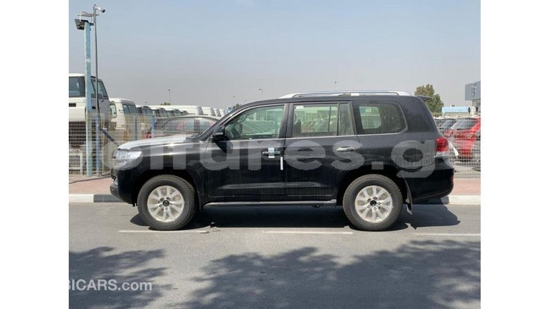 Big with watermark toyota land cruiser estuary import dubai 6039