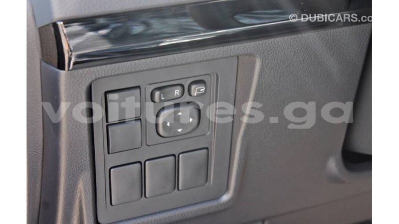 Big with watermark toyota hilux estuaire import dubai 6040