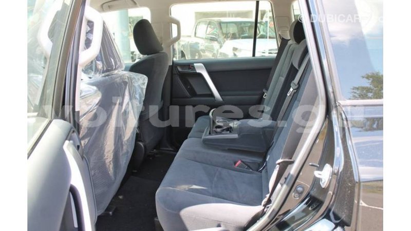 Big with watermark toyota hilux estuaire import dubai 6040