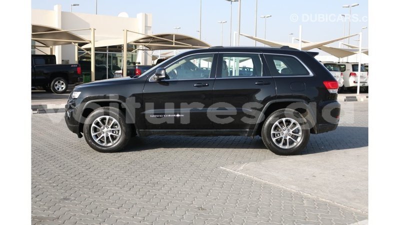 Big with watermark jeep grand cherokee estuaire import dubai 6042