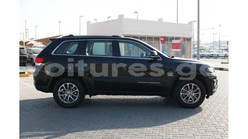 Big with watermark jeep grand cherokee estuaire import dubai 6042