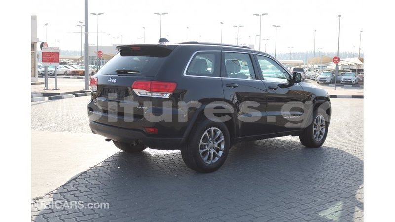 Big with watermark jeep grand cherokee estuaire import dubai 6042