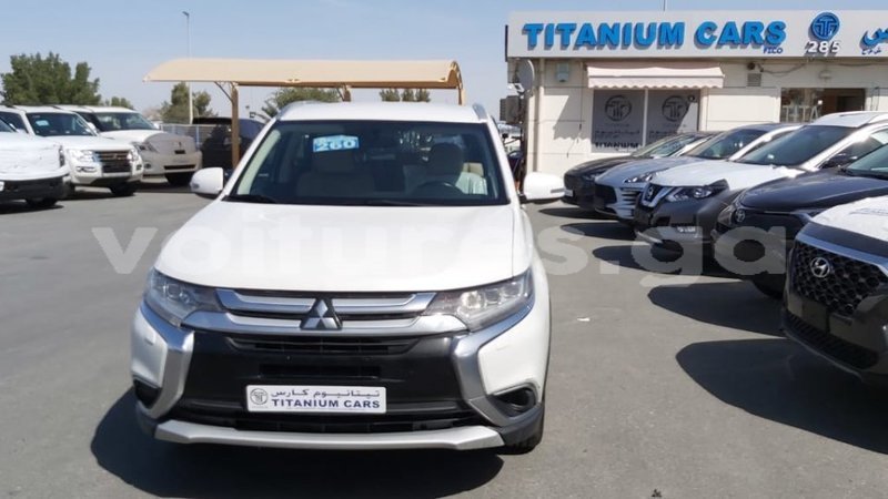 Big with watermark mitsubishi outlander estuaire import dubai 6048