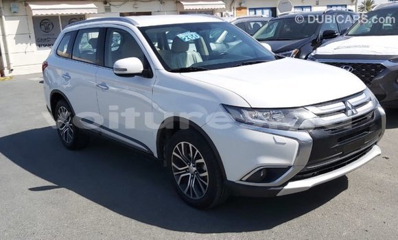 Acheter Import Voiture Mitsubishi Outlander Blanc à Import - Dubai, Estuaire Acheter Import Voiture Mitsubishi Outlander Blanc à Import - Dubai, Estuaire