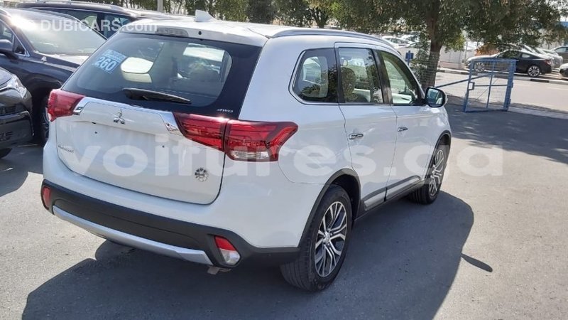 Big with watermark mitsubishi outlander estuaire import dubai 6048